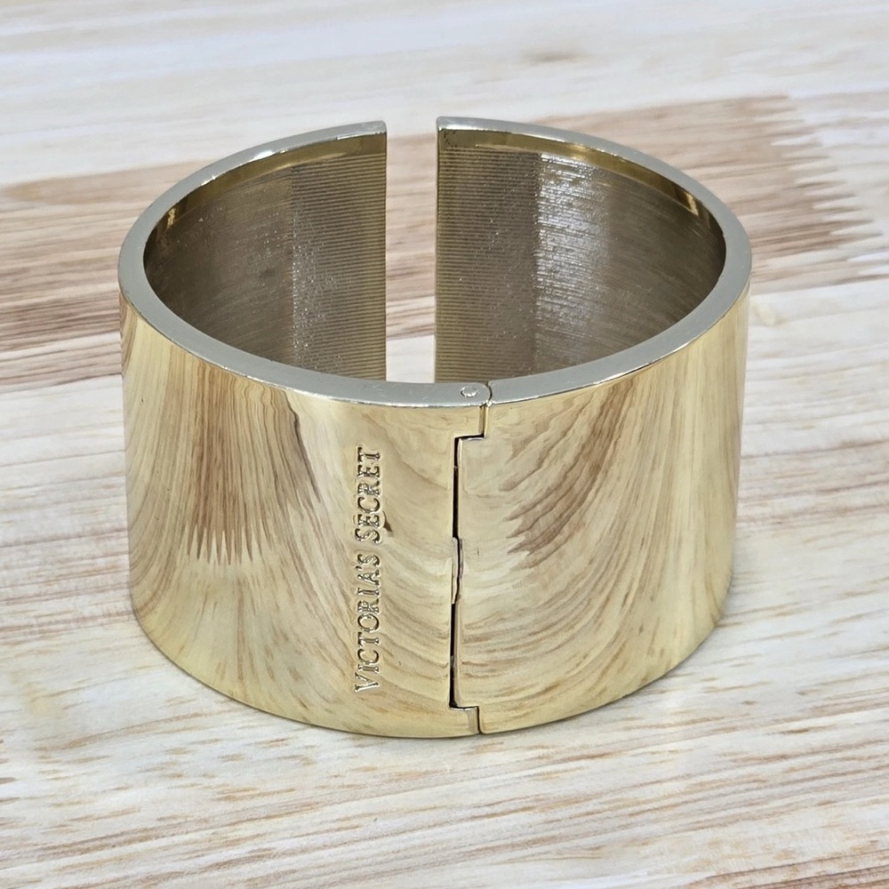 Victoria’s Secret Scandalous Hinge Gold Tone Cubic Zirconia Cuff Bangle Bracelet - Picture 8 of 12